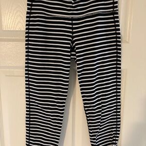Athleta capri length yoga pants